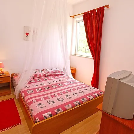 Yellow 114 Apartment