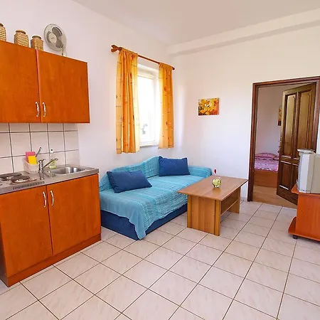 Apartment Yellow 114 *