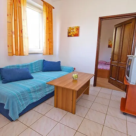 Yellow 114 Apartment *