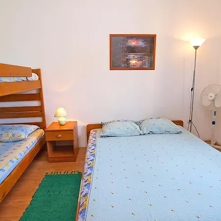 Yellow 114 Apartment