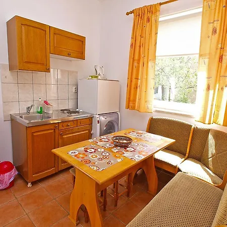 Yellow 114 Apartment *
